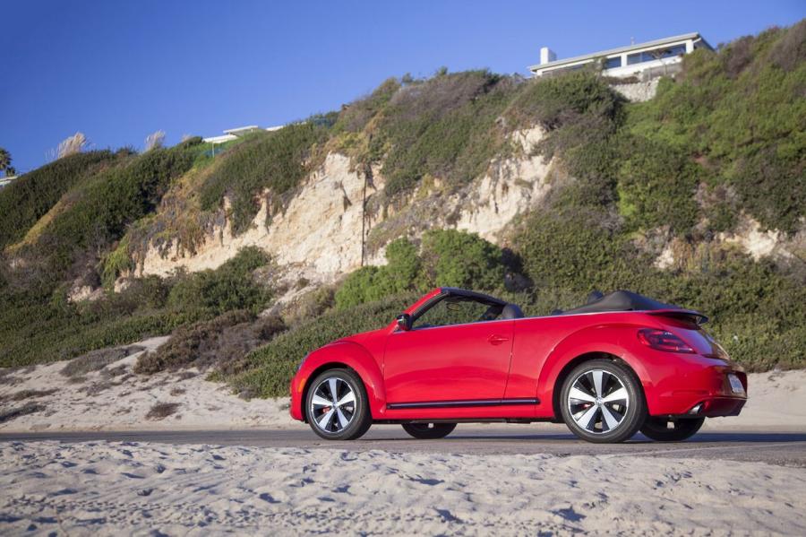 Volkswagen Beetle Cabriolet 2012 года  (фото 39 из 107)